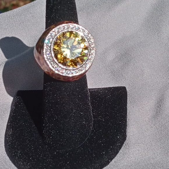 Unique ring - Picture 3 of 6